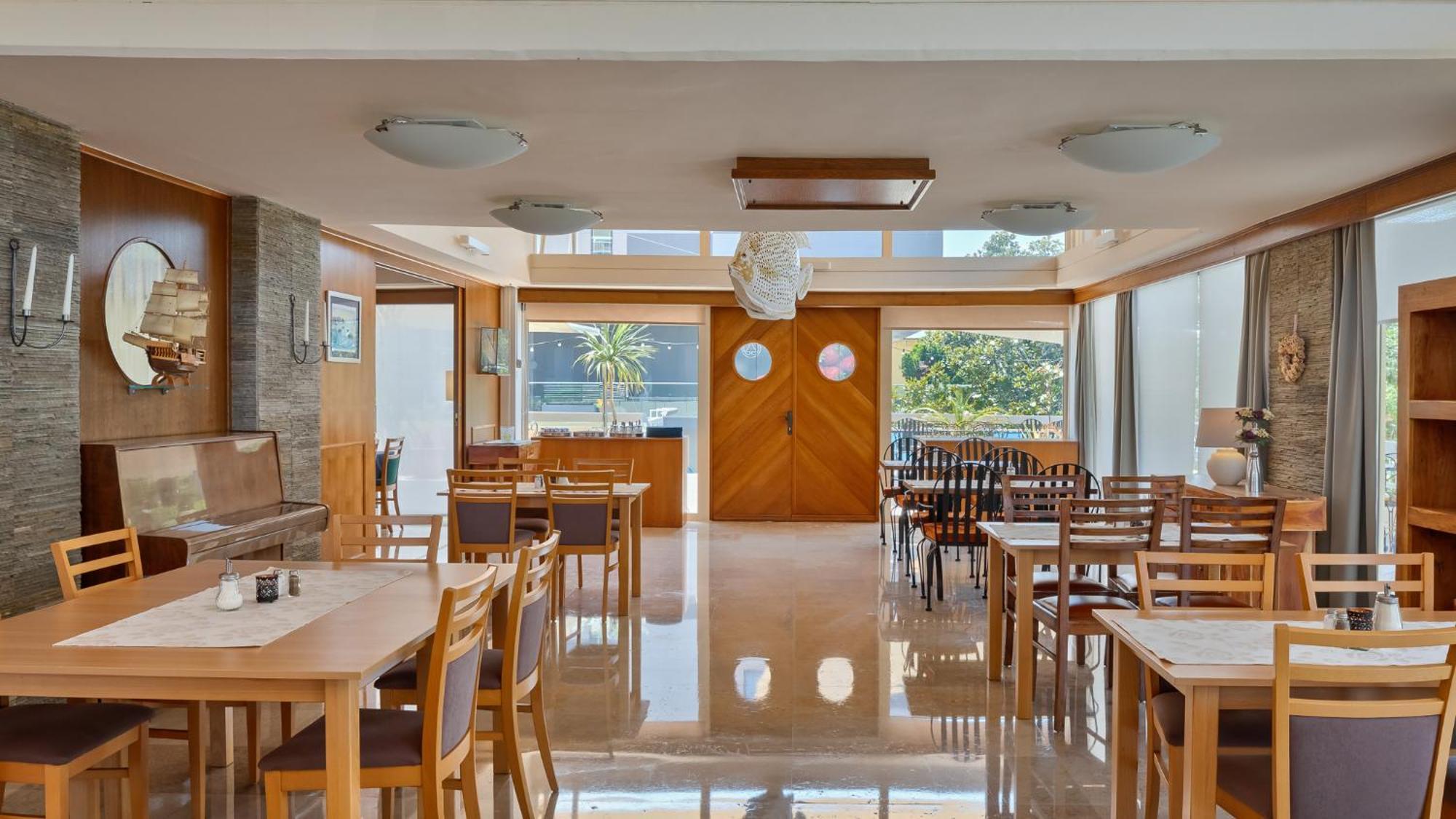 Hotel 포레치 외부 사진