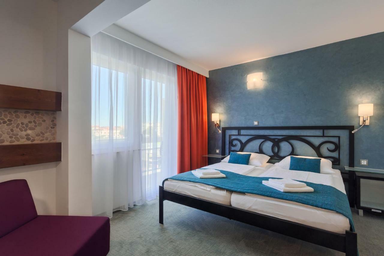 Hotel 포레치 외부 사진